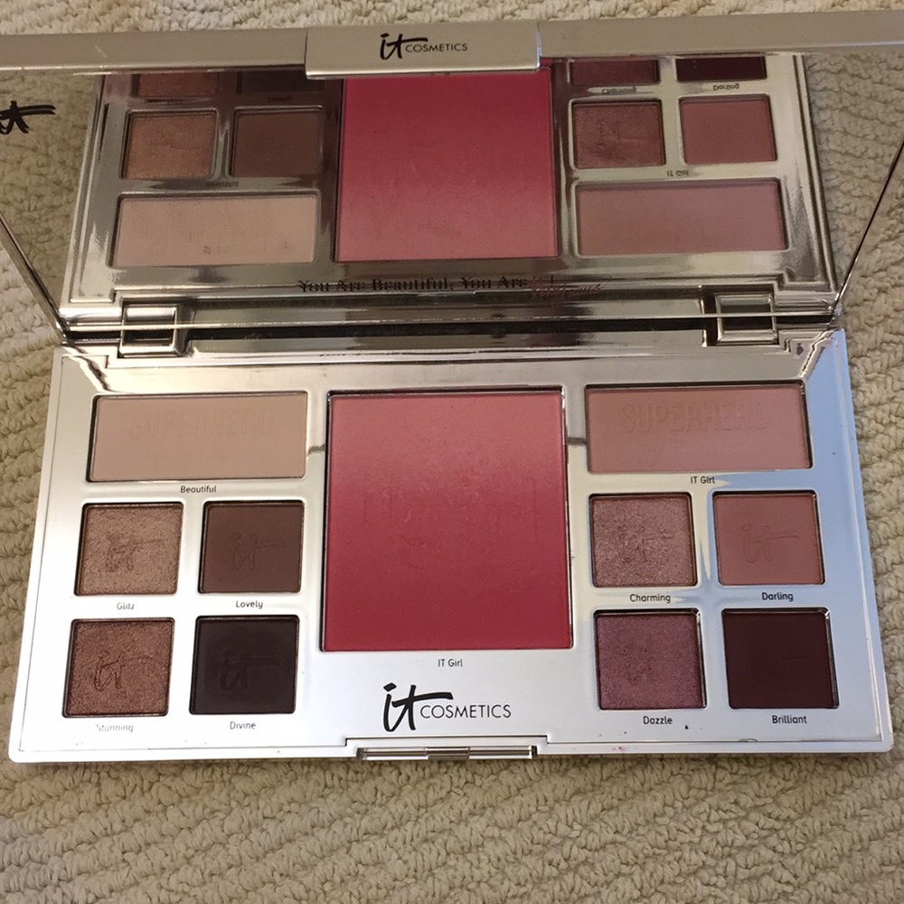 IT cosmetics it girl eyeshadow blush palette
